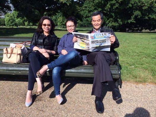 梁齊昕與父親梁振英及母親合照。(2014年)