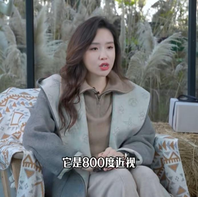 李女士指,鯊魚的視力很差,可能把她晃動的手臂誤認為魚食。(微博)