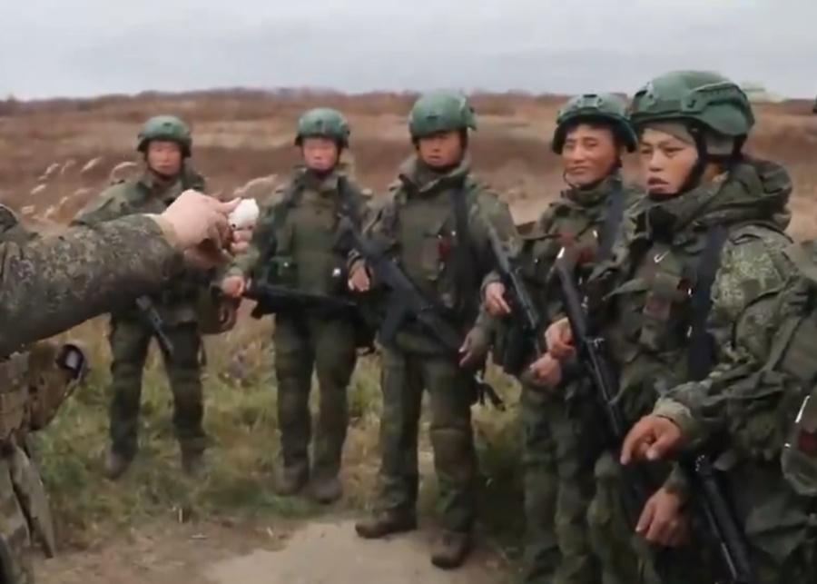 俄羅斯國防部昨日(28日)首度公開北韓士兵的訓練畫面。(X)