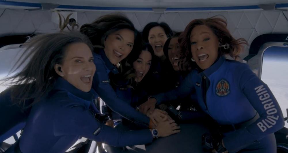 眾人興奮體驗和享受無重狀態。(X)