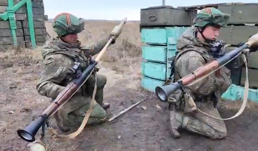 俄羅斯國防部昨日(28日)首度公開北韓士兵的訓練畫面。(X)