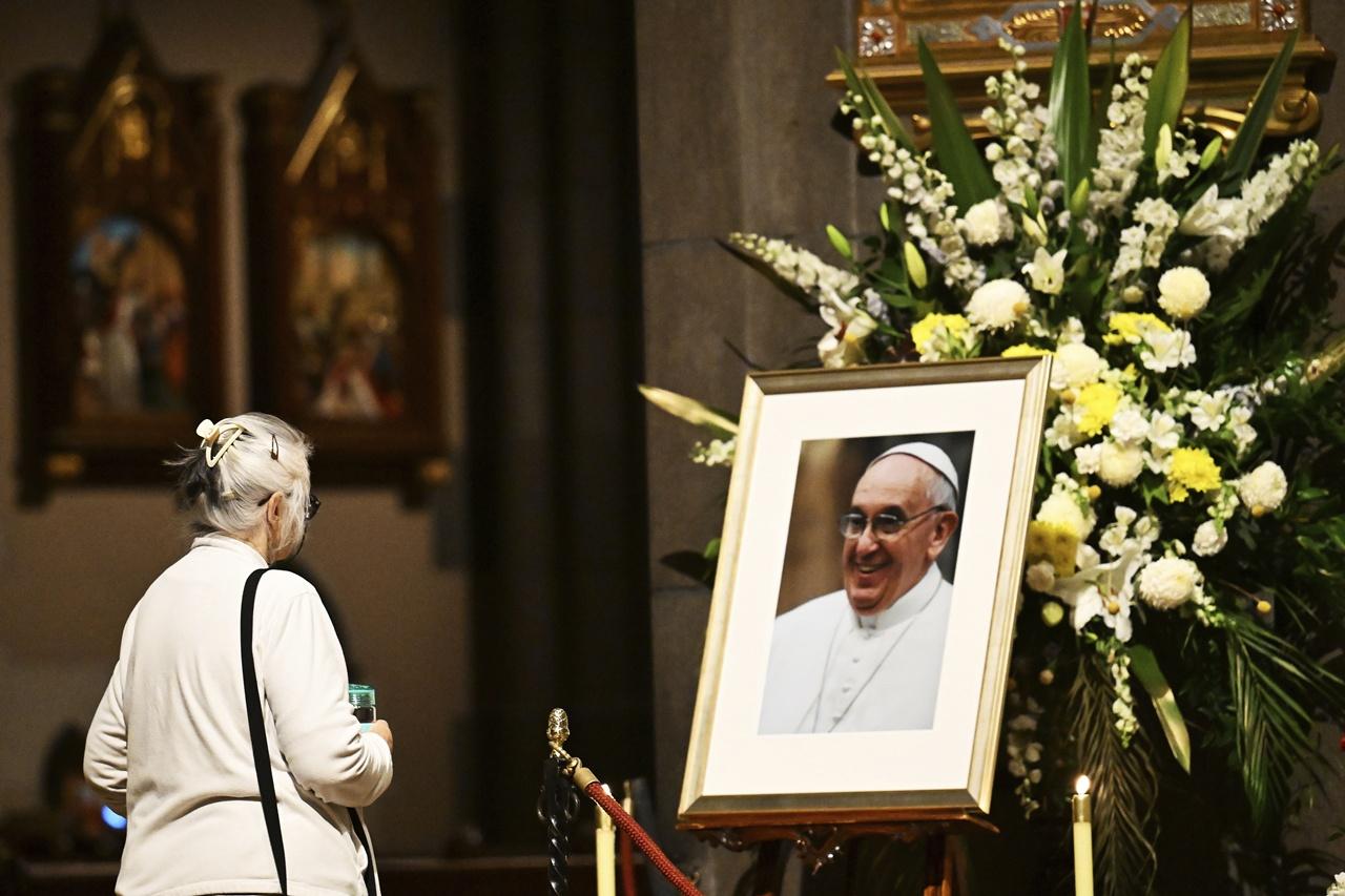 教宗方濟各死於腦中風致昏迷及心臟衰竭,特朗普夫婦將出席喪禮。(AP)