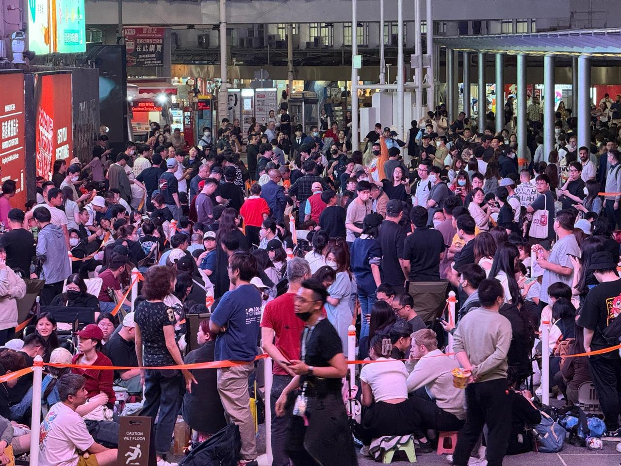 惟至近7時名額已滿,店舖亦已宣布截龍。