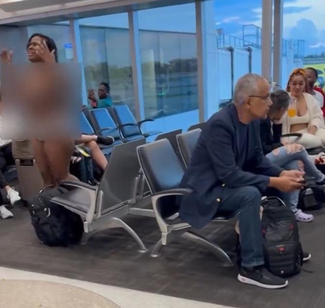 一名女子激動地在大吼大叫,手舞足蹈。(IG)