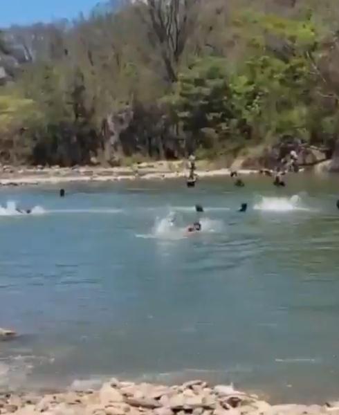 現場多人連忙游過去營救Cantor,可惜他已返魂乏術。(X)