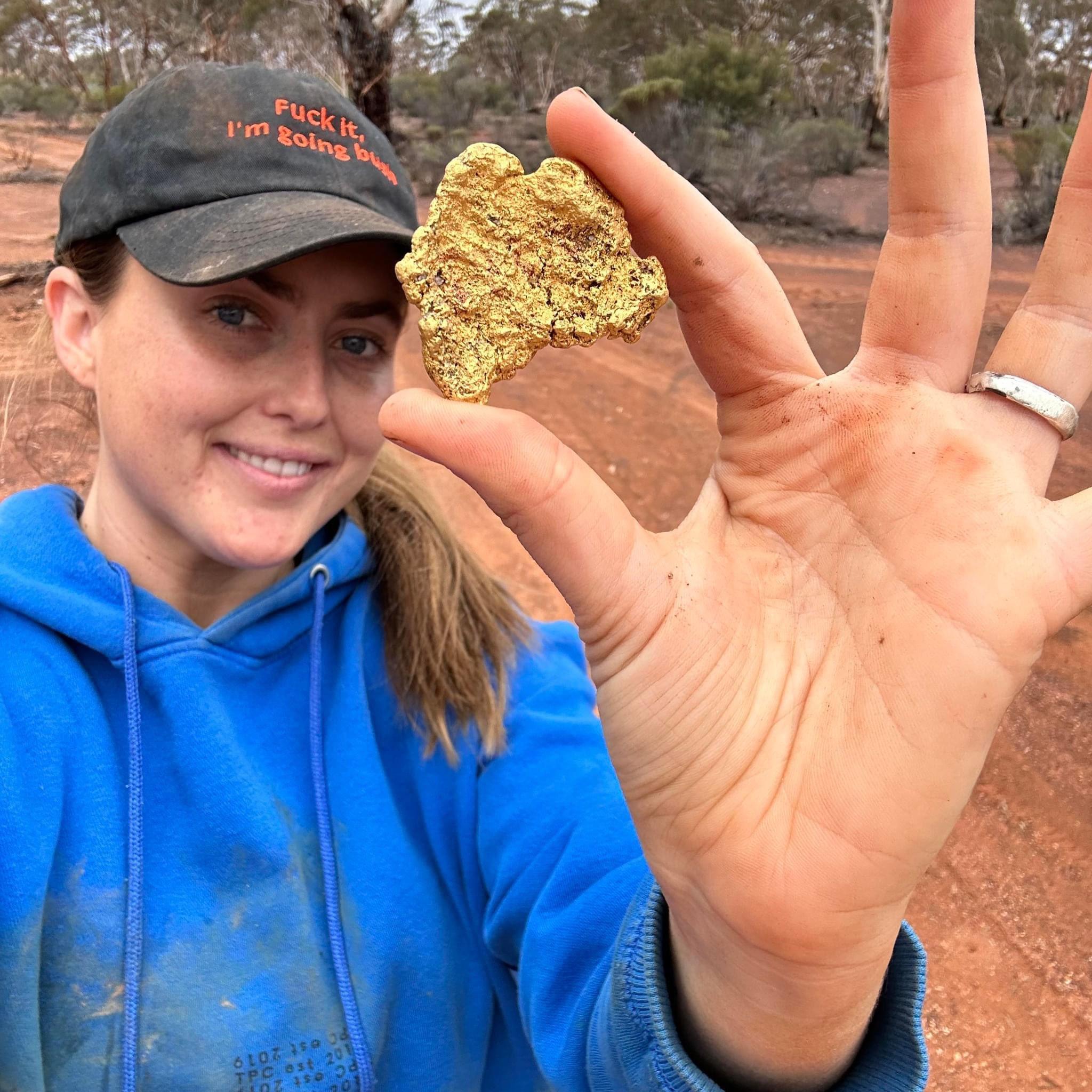 淘金女:大金塊持有愈久,價值愈高。(IG)