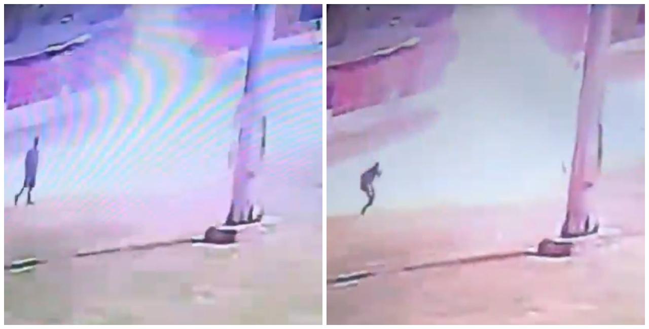 石頭碰到6.6萬伏特的高壓電線,隨即爆出巨大火花和爆炸聲。(X)