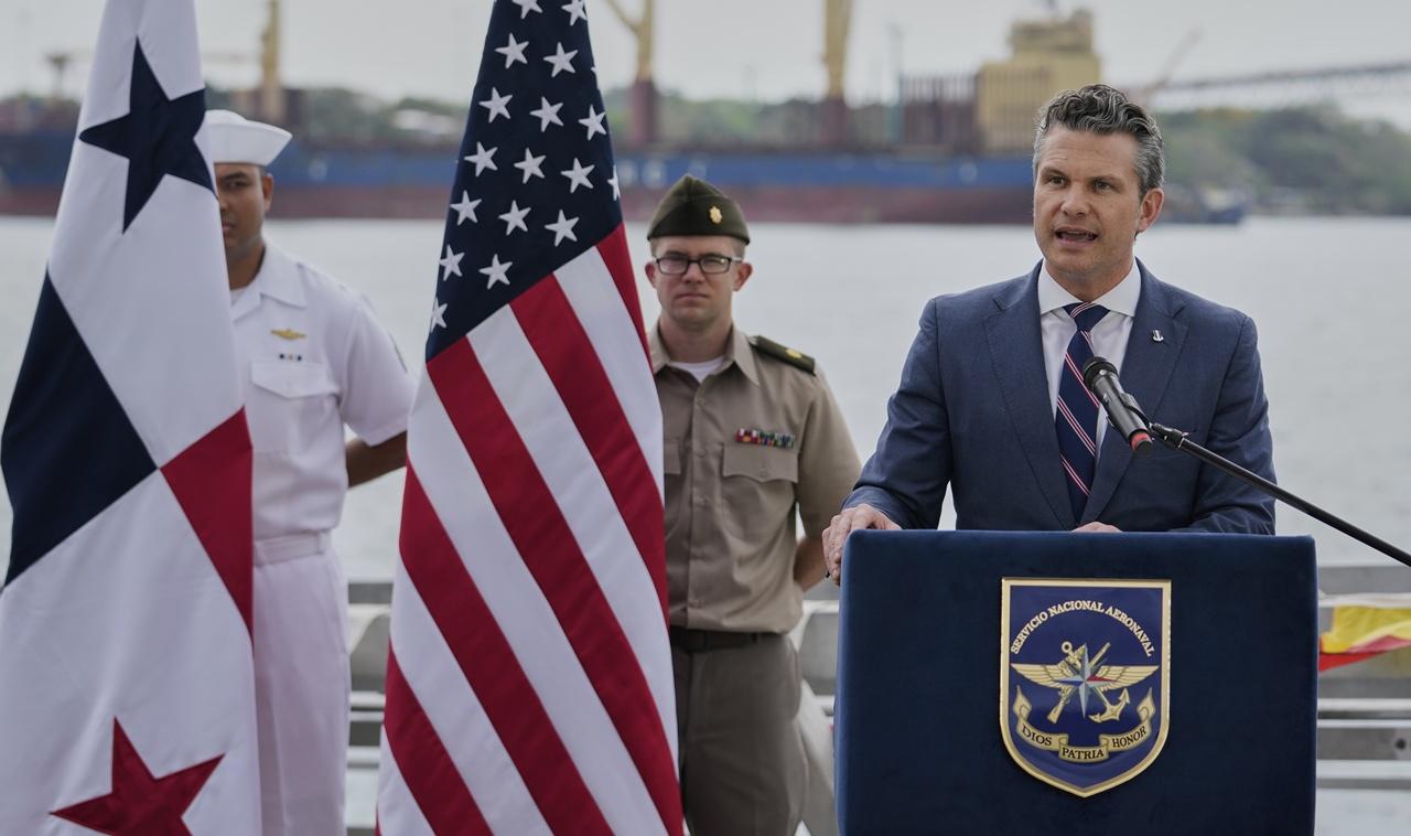 海格塞斯:會從中國影響下奪回巴拿馬運河,中國使館批暴露霸權嘴臉。(AP)