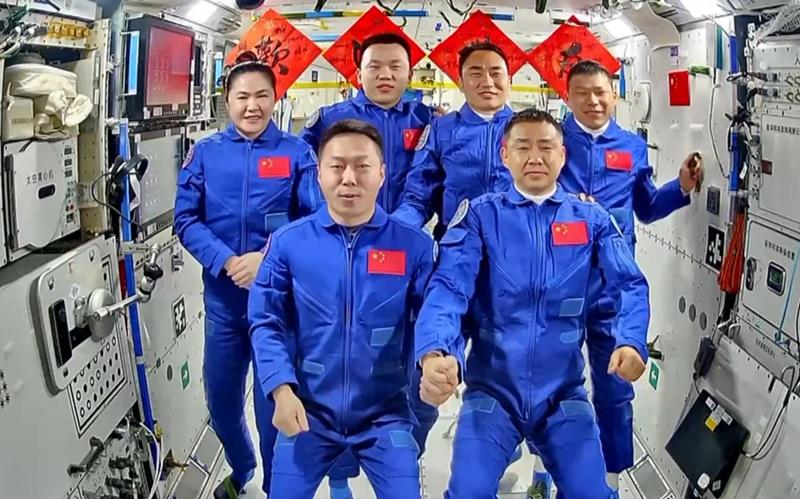 神舟二十號三名航天員順利進駐中國空間站。(央視新聞截圖)