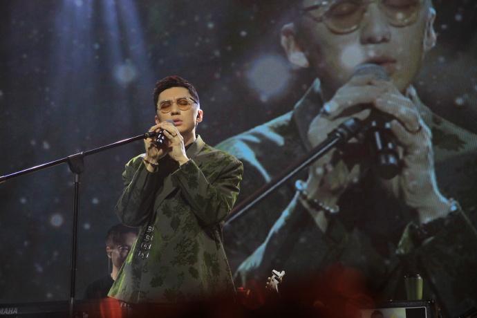 袁偉豪在廣州舉行《路途上的袁偉豪BEN ON THE ROAD巡回演唱會》。