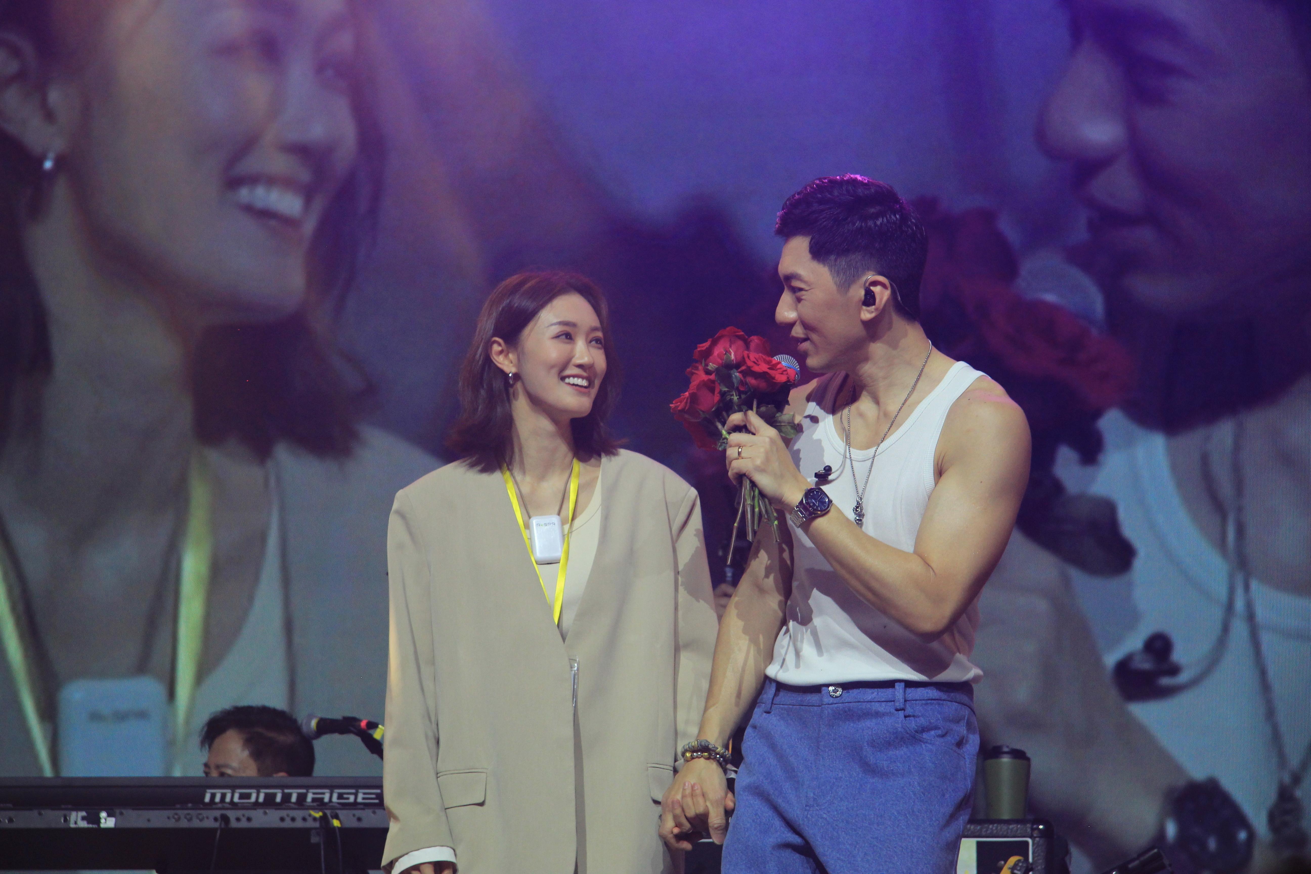 袁偉豪在廣州舉行《路途上的袁偉豪BEN ON THE ROAD巡回演唱會》。