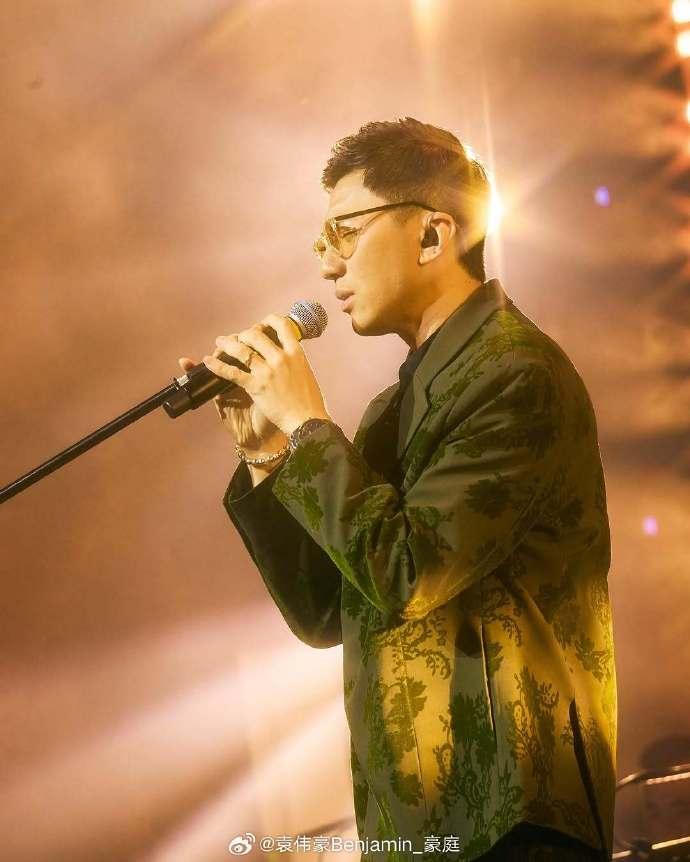 袁偉豪在廣州舉行《路途上的袁偉豪BEN ON THE ROAD巡回演唱會》。