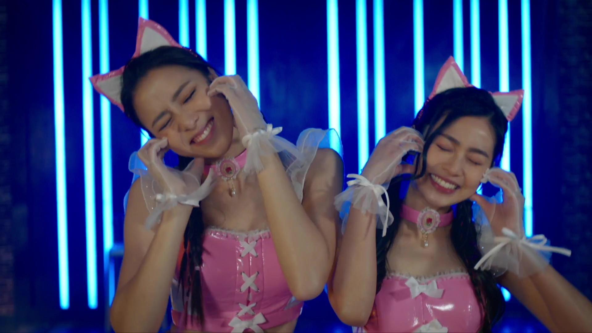 劉穎鏇、郭柏妍女僕裝送心心跳貓咪舞。