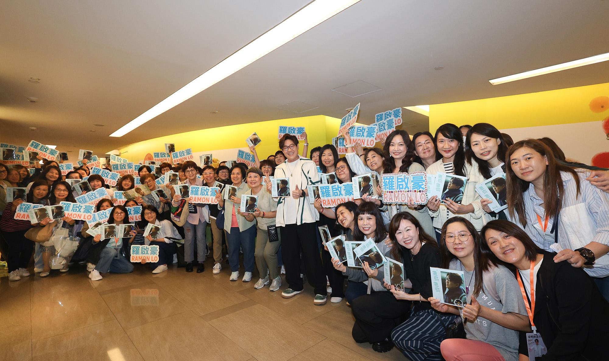 逾200名豪殼湧爆商場全層場面墟冚。