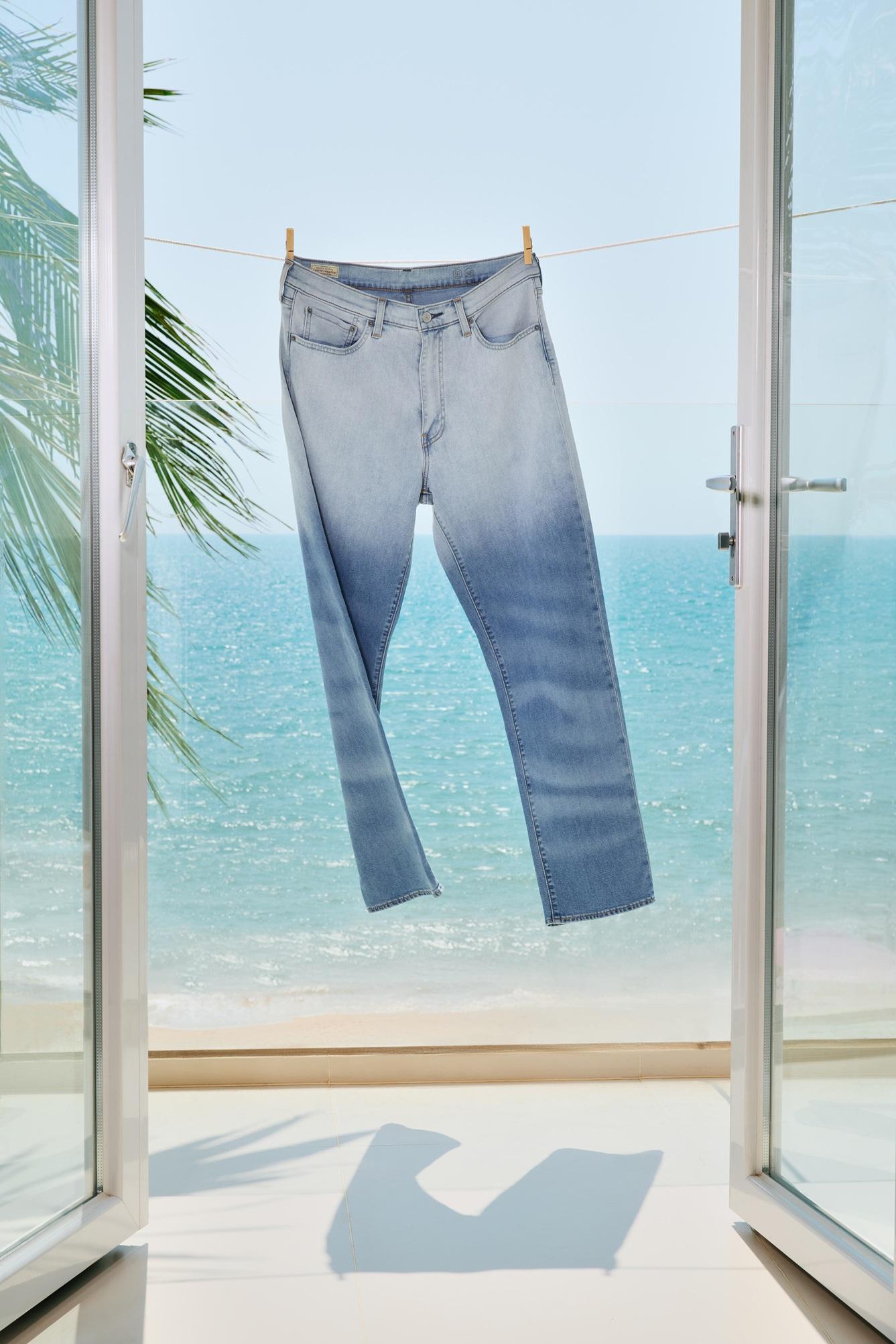 Levi’s 56 Performance Cool涼感中腰寬鬆直筒褲牛仔褲。$1,499