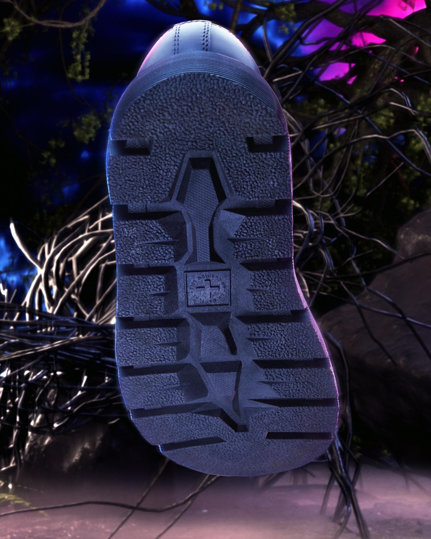 Shore 2.0 Outsole鞋底,設計有深齒紋,而且重量減輕,不會犧牲耐用性。