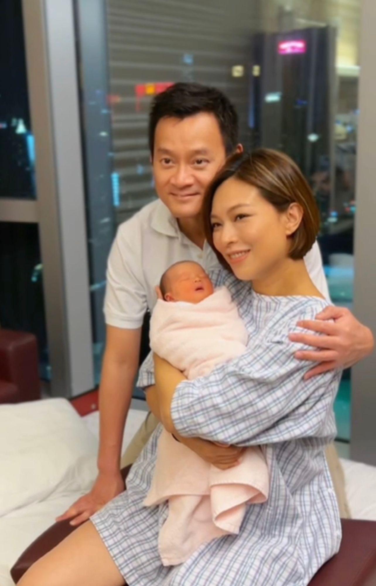 朱慧敏生女兒時,特別拍下短片報喜。