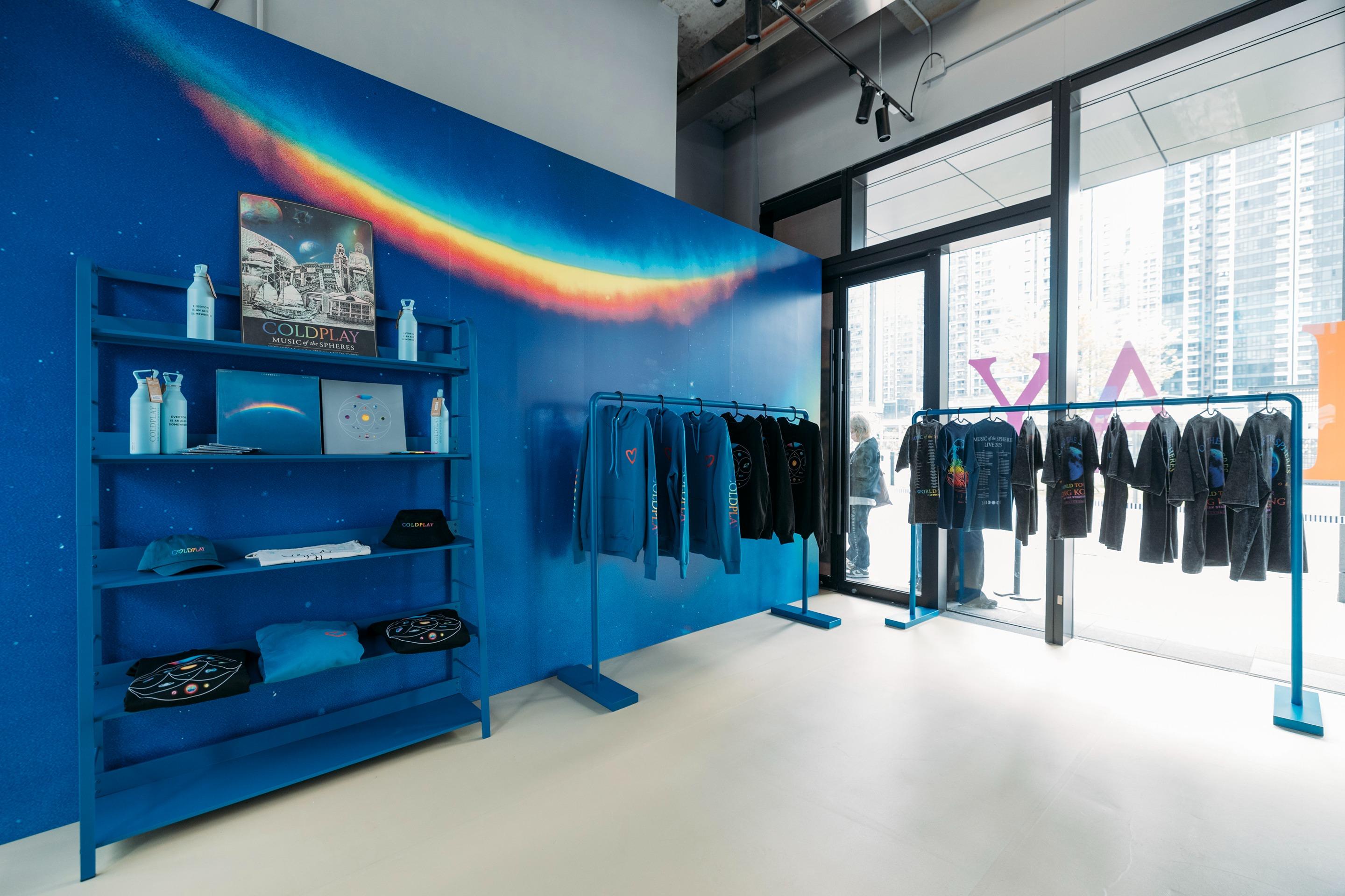 Coldplay Moon Music Pop-up at AIRSIDE帶來一系列巡演周邊商品。