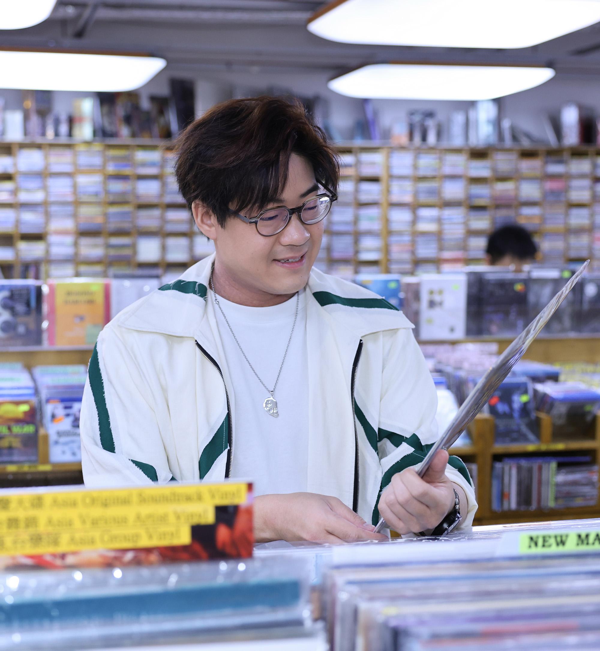 啟豪分享自己都有經常逛唱片店,為支持唱片業盡一點綿力。