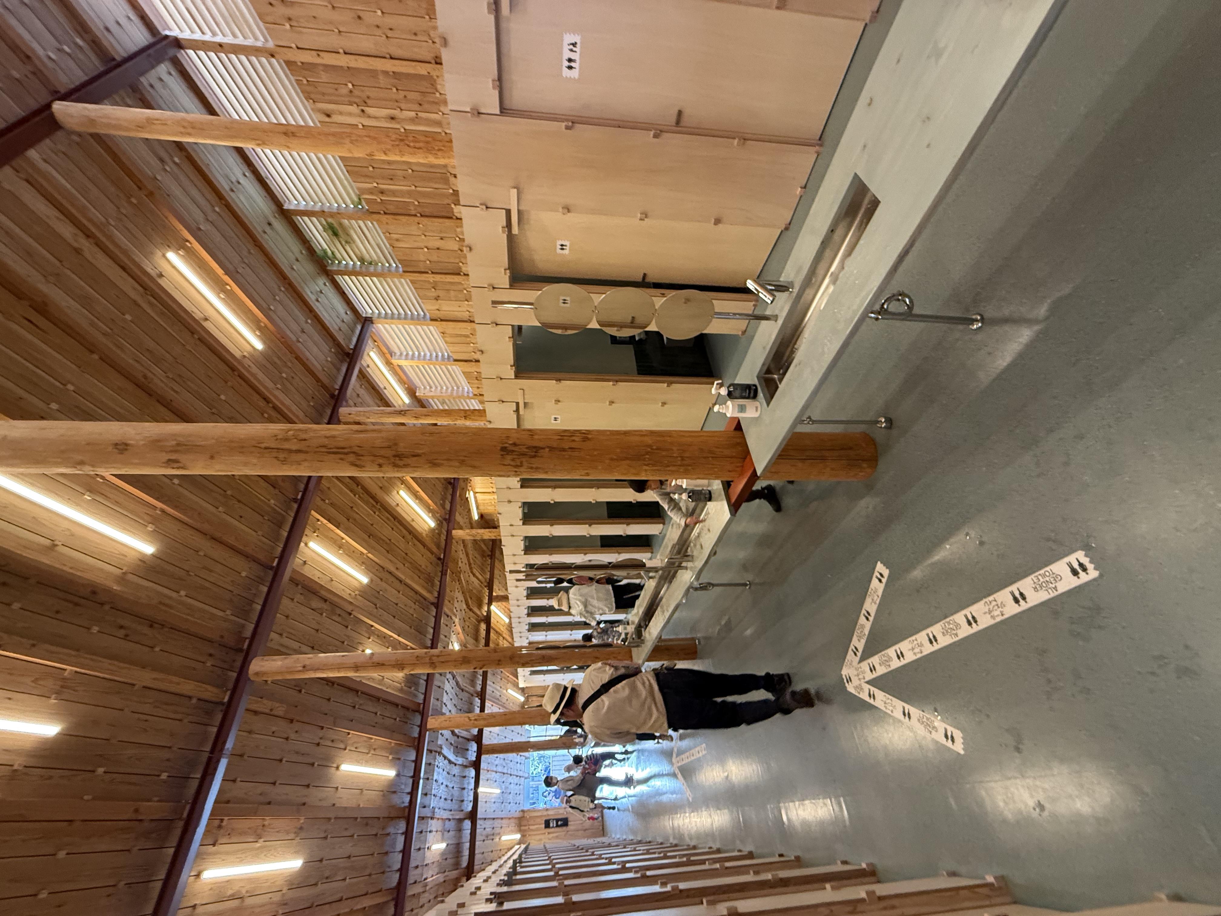 這種設計將可應用在很多不同埸所,特別在多人的情況下可以維持到「一條龍」的序列,保持單一方向行進,不會做成混亂。