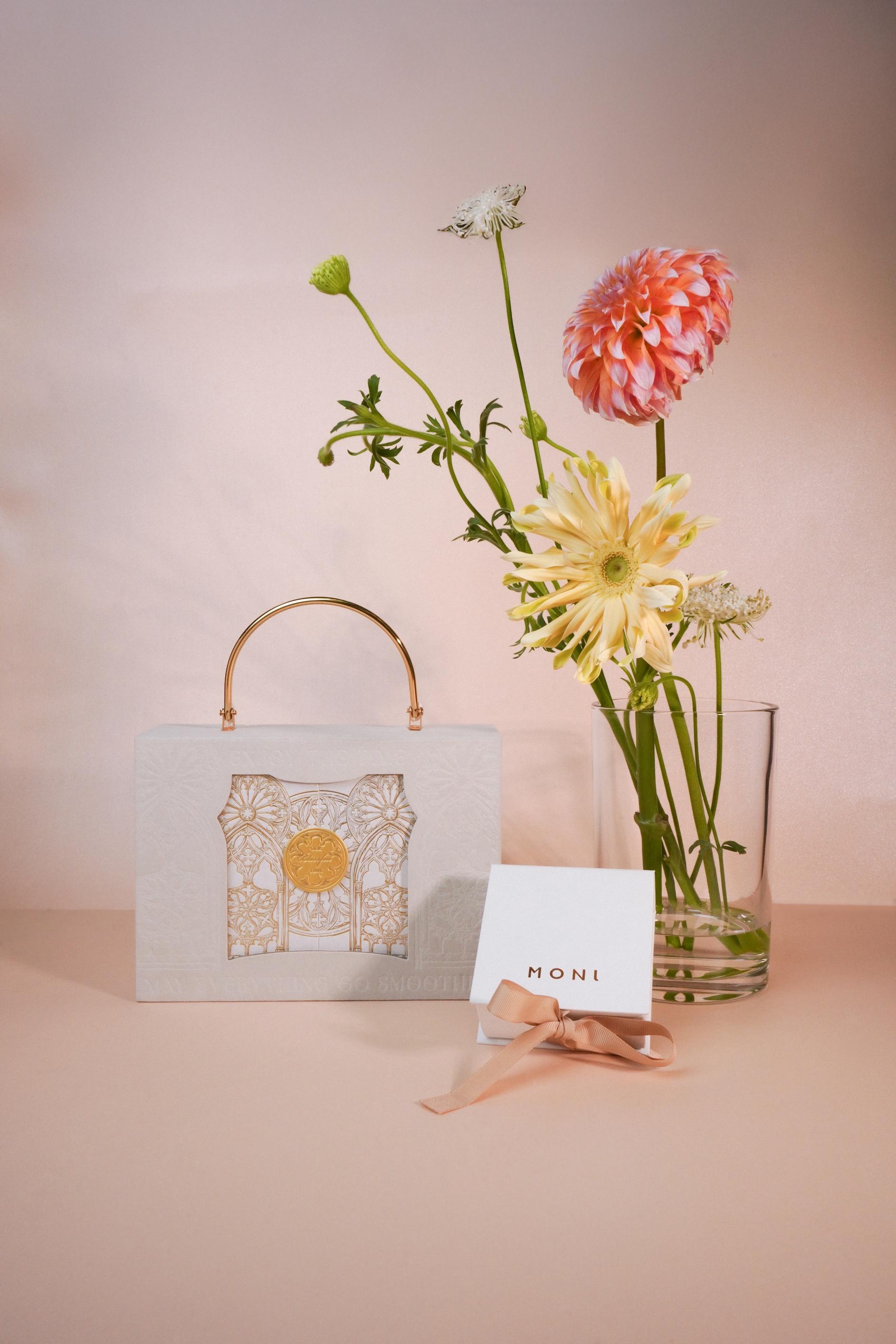 媽媽在這個温暖的節日,收到MONI HK Jewellery母親節限定禮盒,必定感到窩心有愛。