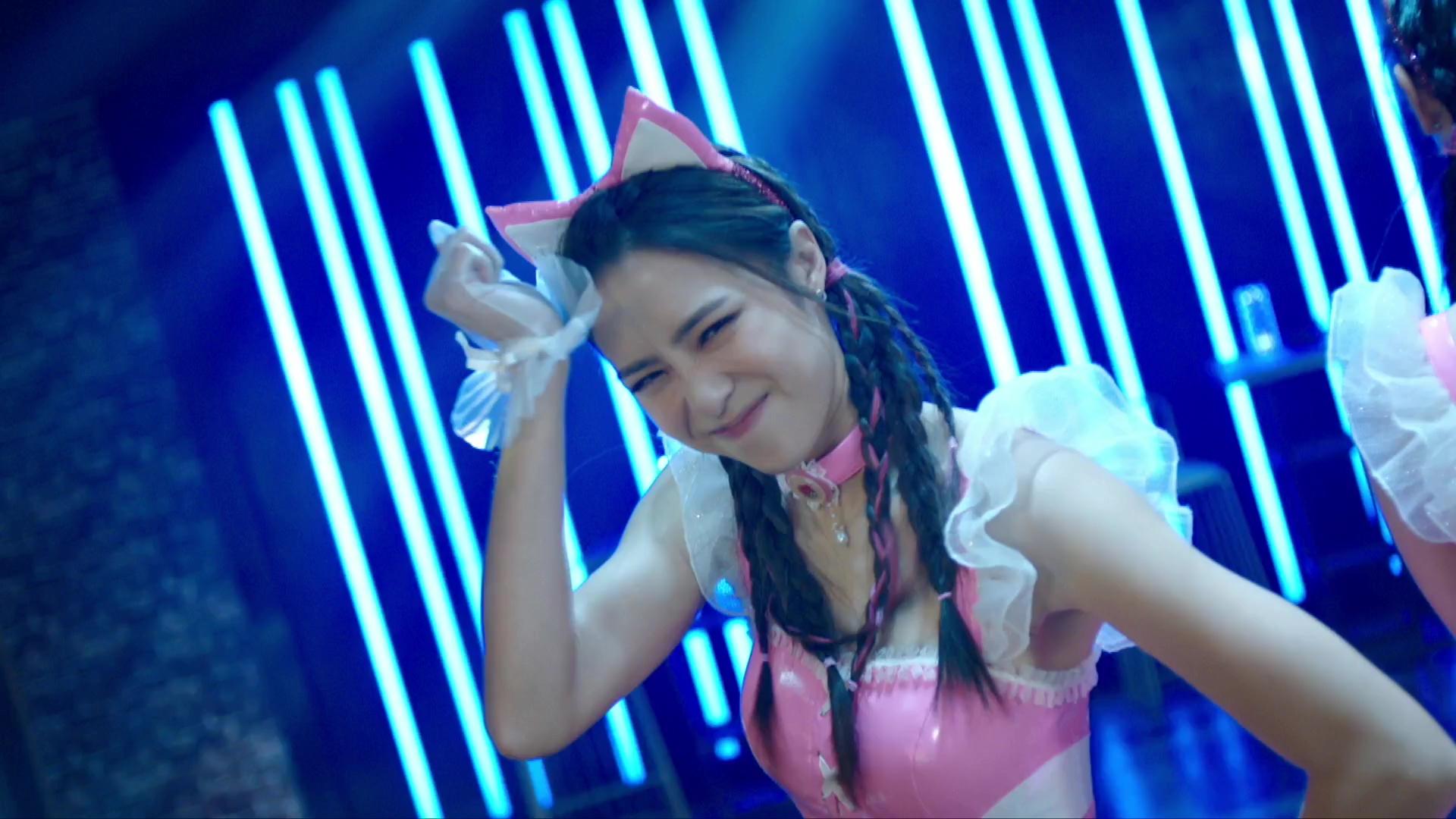 郭柏妍與劉穎鏇在劇中拍住上,潛入娛樂公司查案。