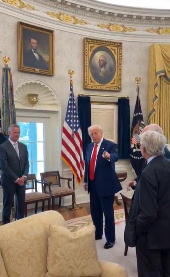 特朗普炫耀其好友獲利。(影片截圖)