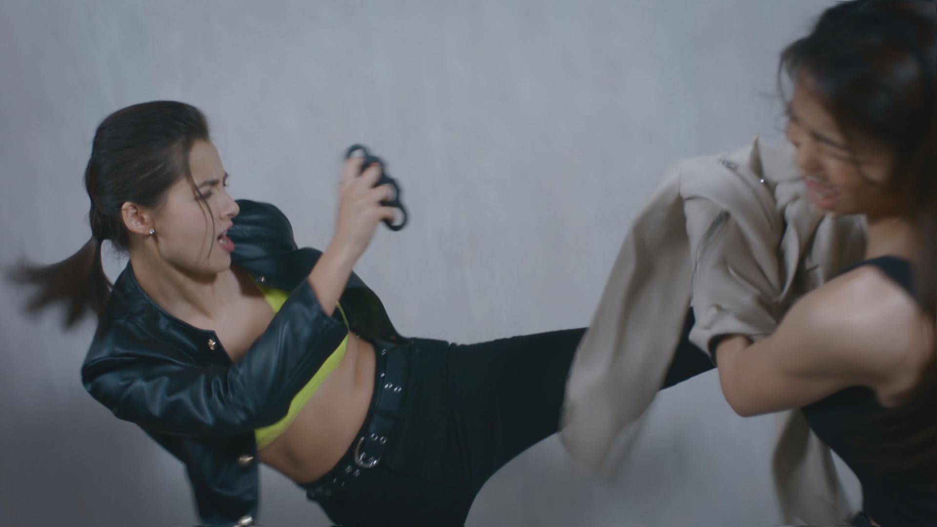 謝嘉怡有泰拳比賽實戰經驗,打起來甚有姿勢。