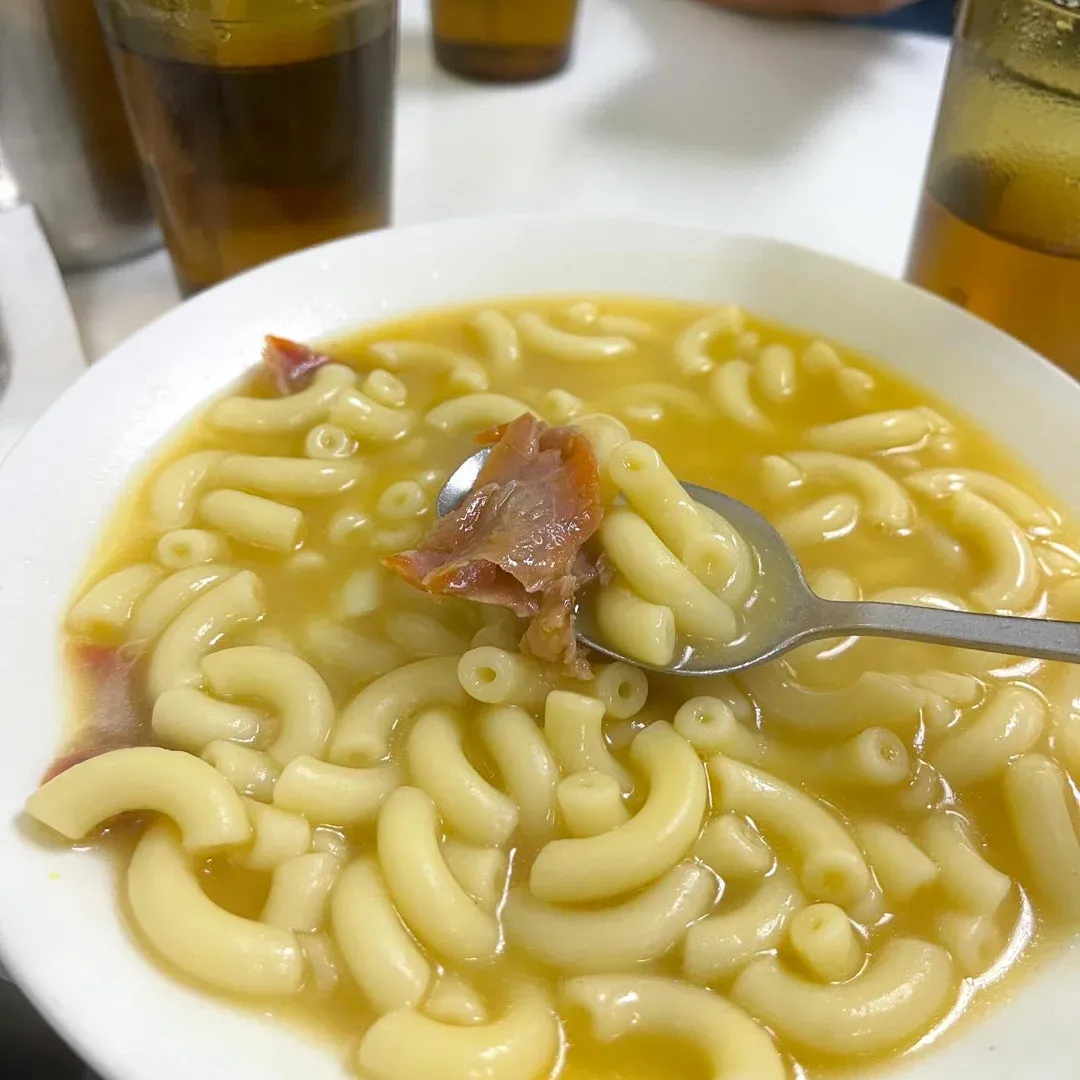 到澳洲牛奶公司食「光速餐」,不少人會叫叉燒通粉。