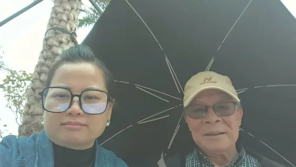 何太自爆遭背叛壓力大宣布暫停直播 改以才女身份與網民互動