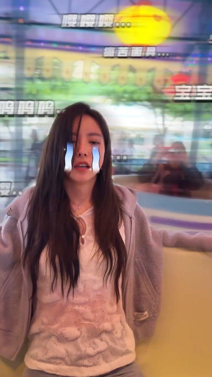 此圖解釋為,咖啡杯都企不穩,我忍…