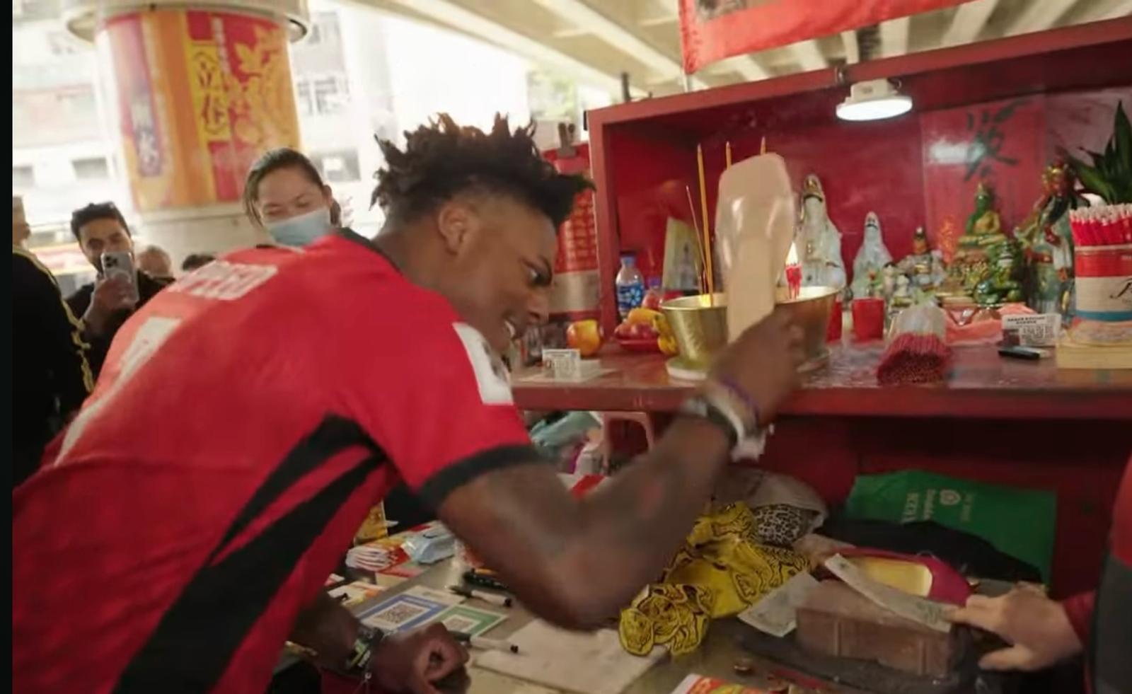 甲亢哥IShowSpeed現身鵝頸橋體驗打小人。