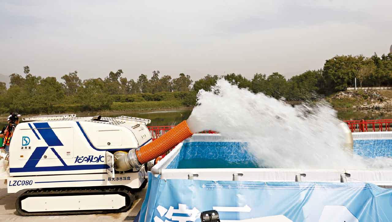 龍吸水每小時排水流量最高可達800立方米