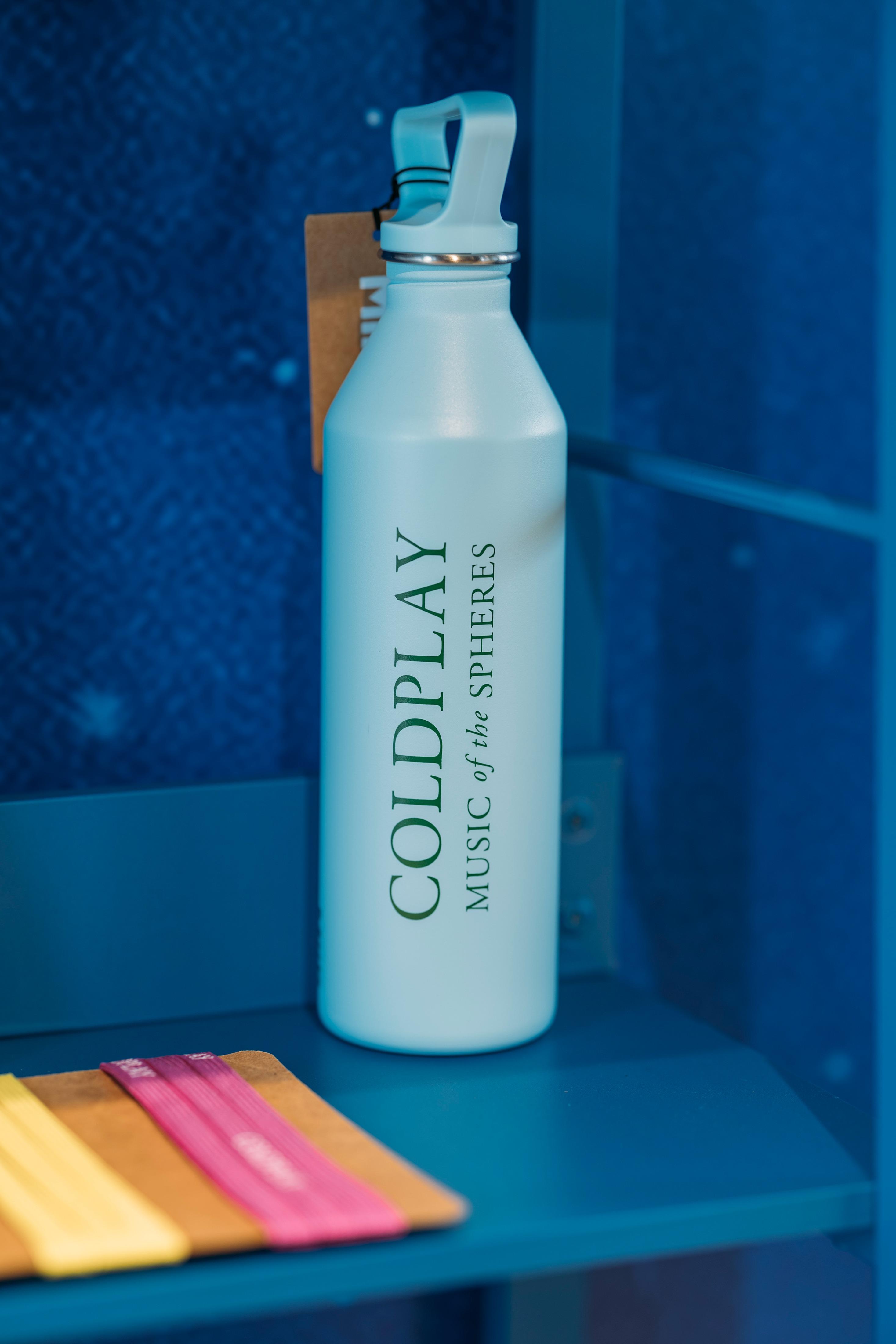 Coldplay Moon Music Pop-up at AIRSIDE帶來一系列巡演周邊商品。