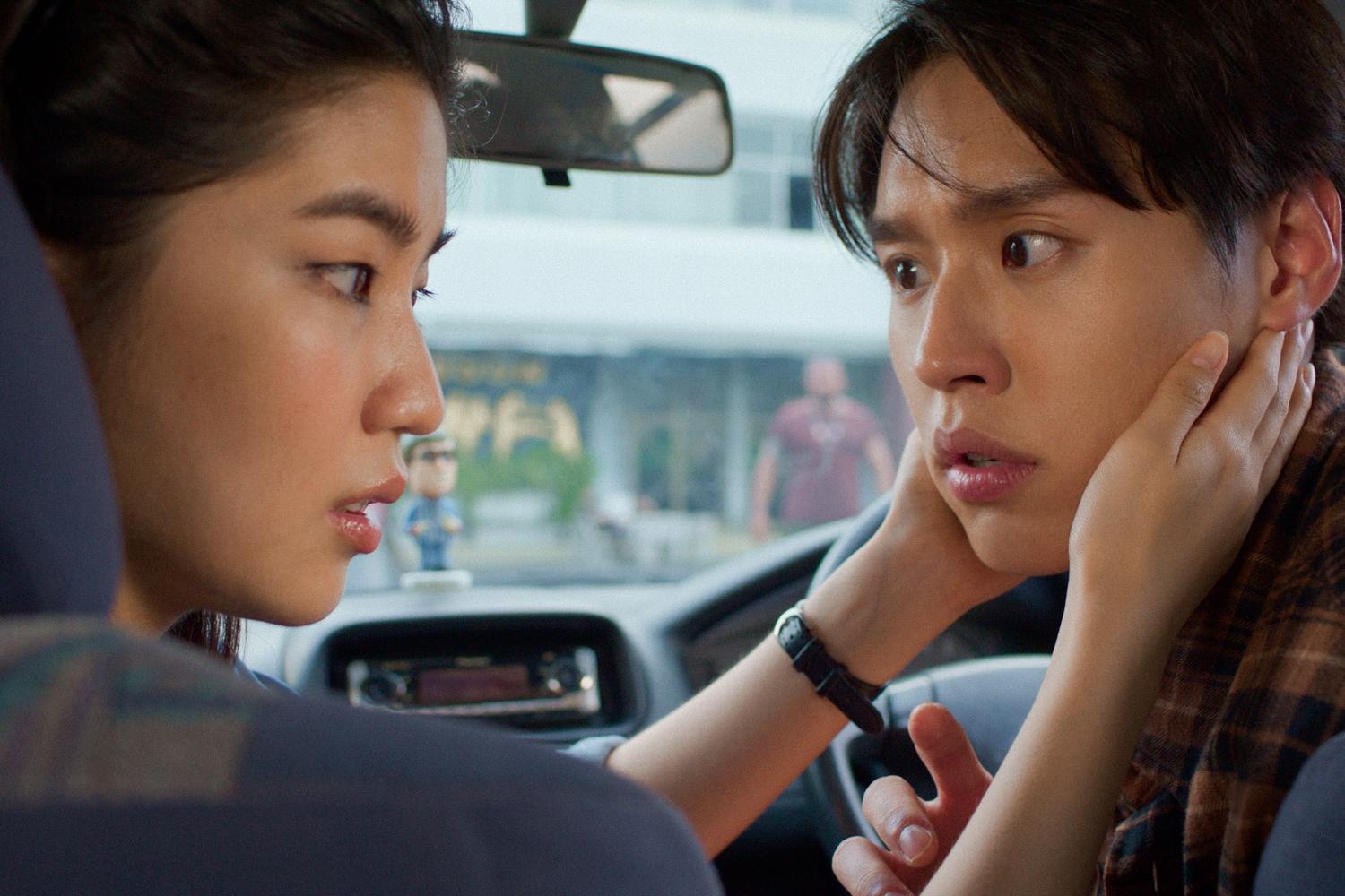 Billkin在《關於我和鬼變成家人的那封利是》為暗戀的女生,做警察線人。