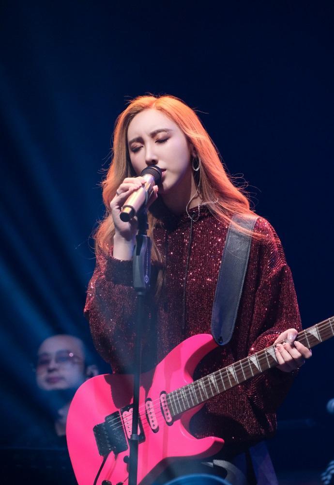 「小背心」許靖韻2年前買香港仔澄天一房 收樓旋即1.75萬租出 回報有幾多?(多圖)|名人業主