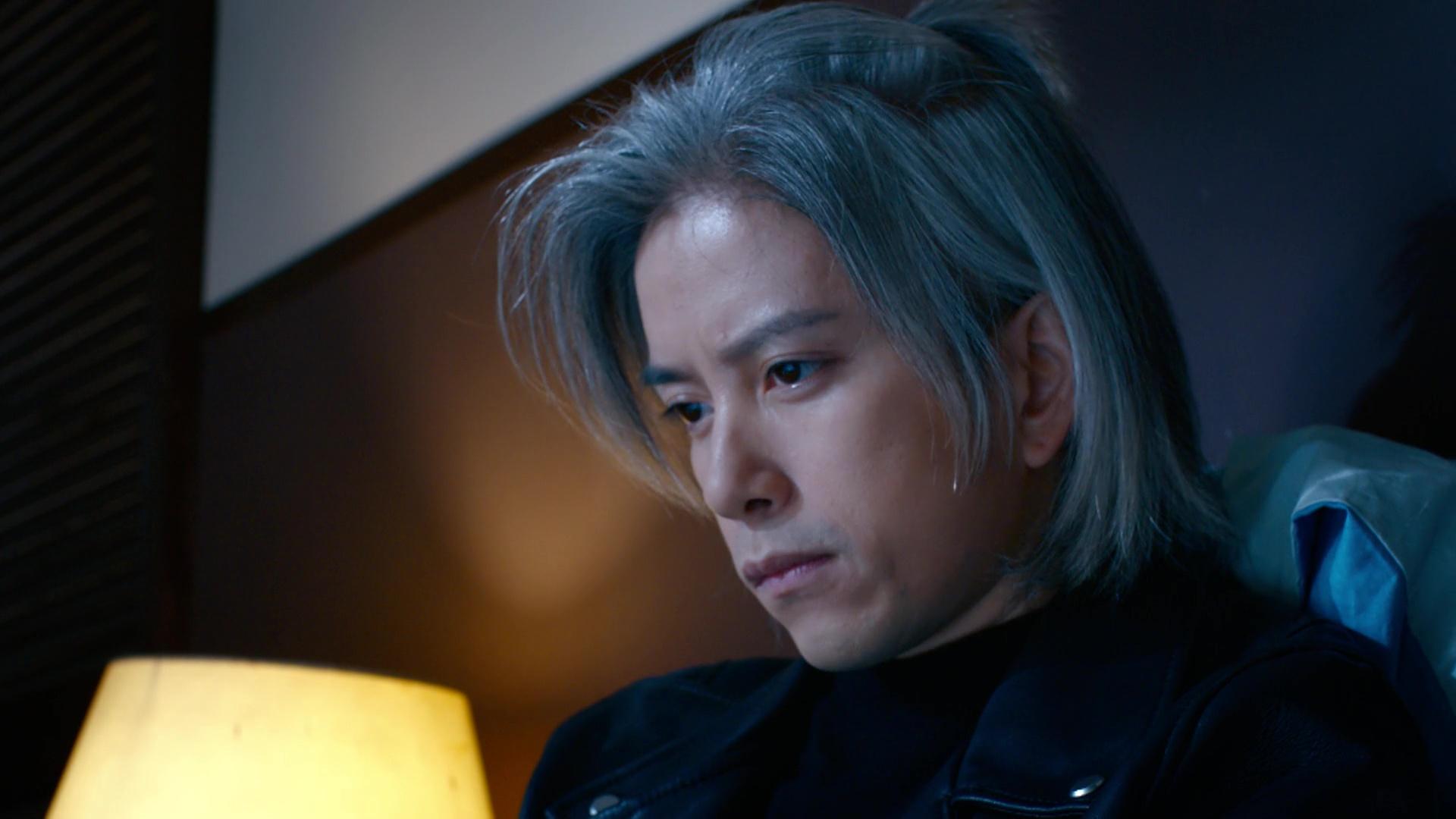 張彥博透露原來他是天生如此髮色,並謂自中學時開始已有白髮,多年來都是keep住染黑才打造出之前的Image。