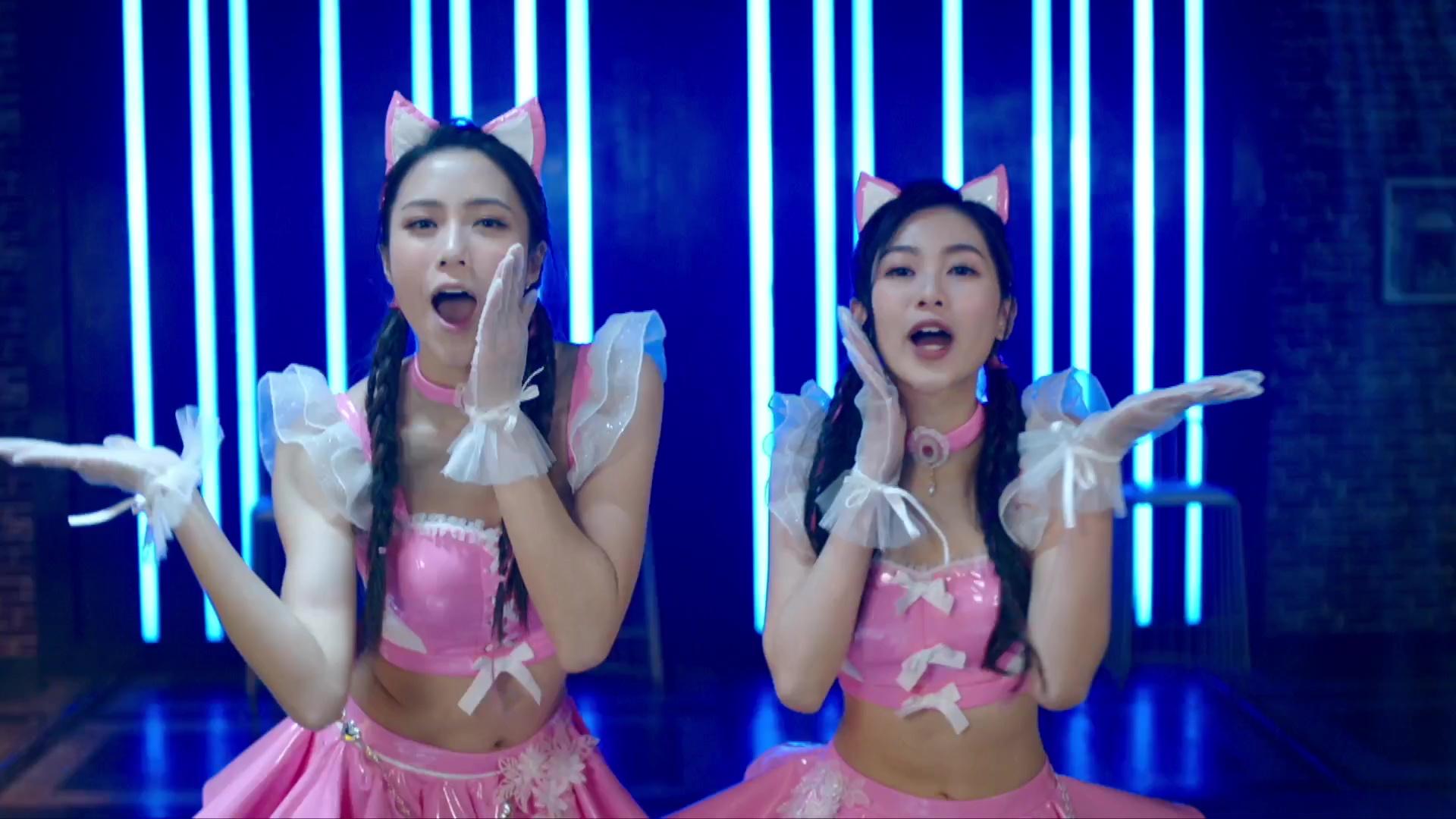 談到Double C造型及髮型均花盡心思。