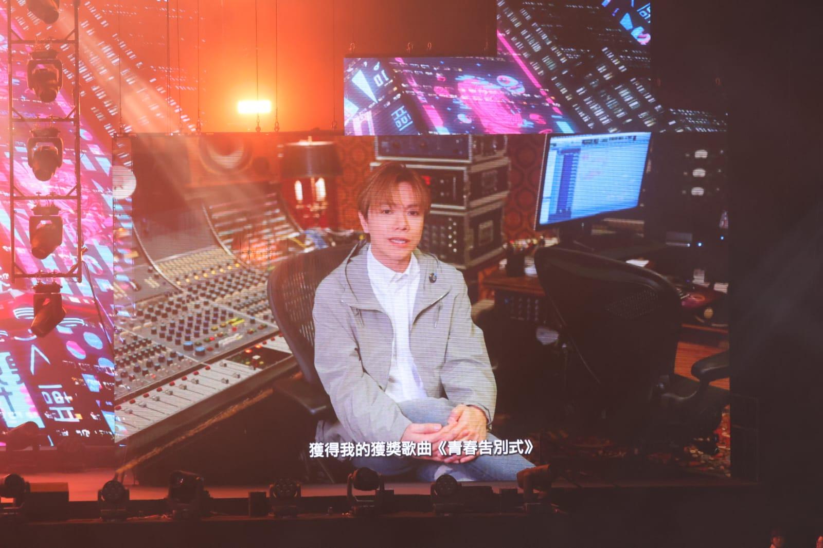 張敬軒憑《青春告別式》奪得「音樂第一歌曲獎(流行歌曲)」。(吳康琦攝)