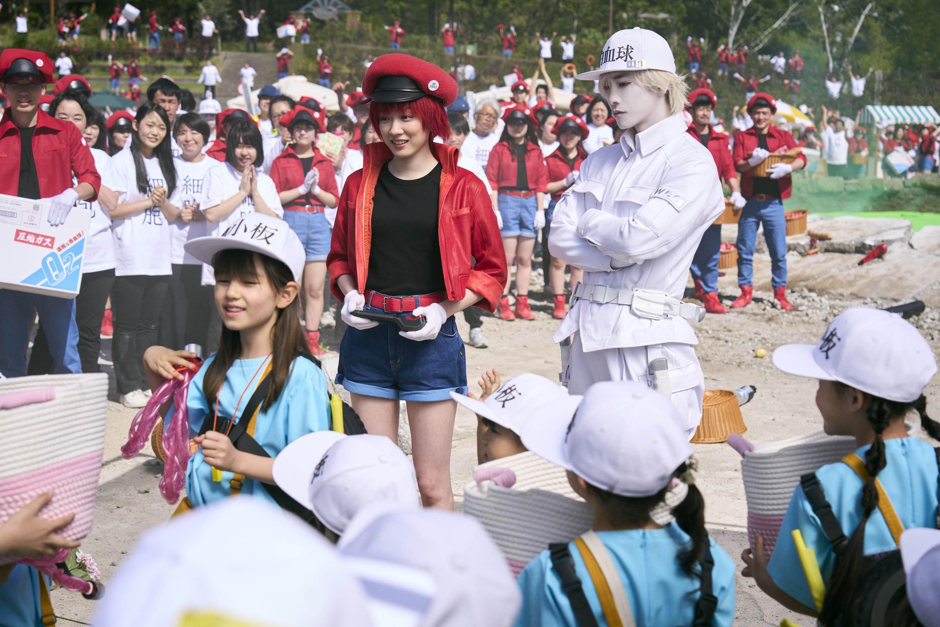 永野芽郁與佐藤健合演的真人版電影《工作細胞》,於日本勁收62億日圓。