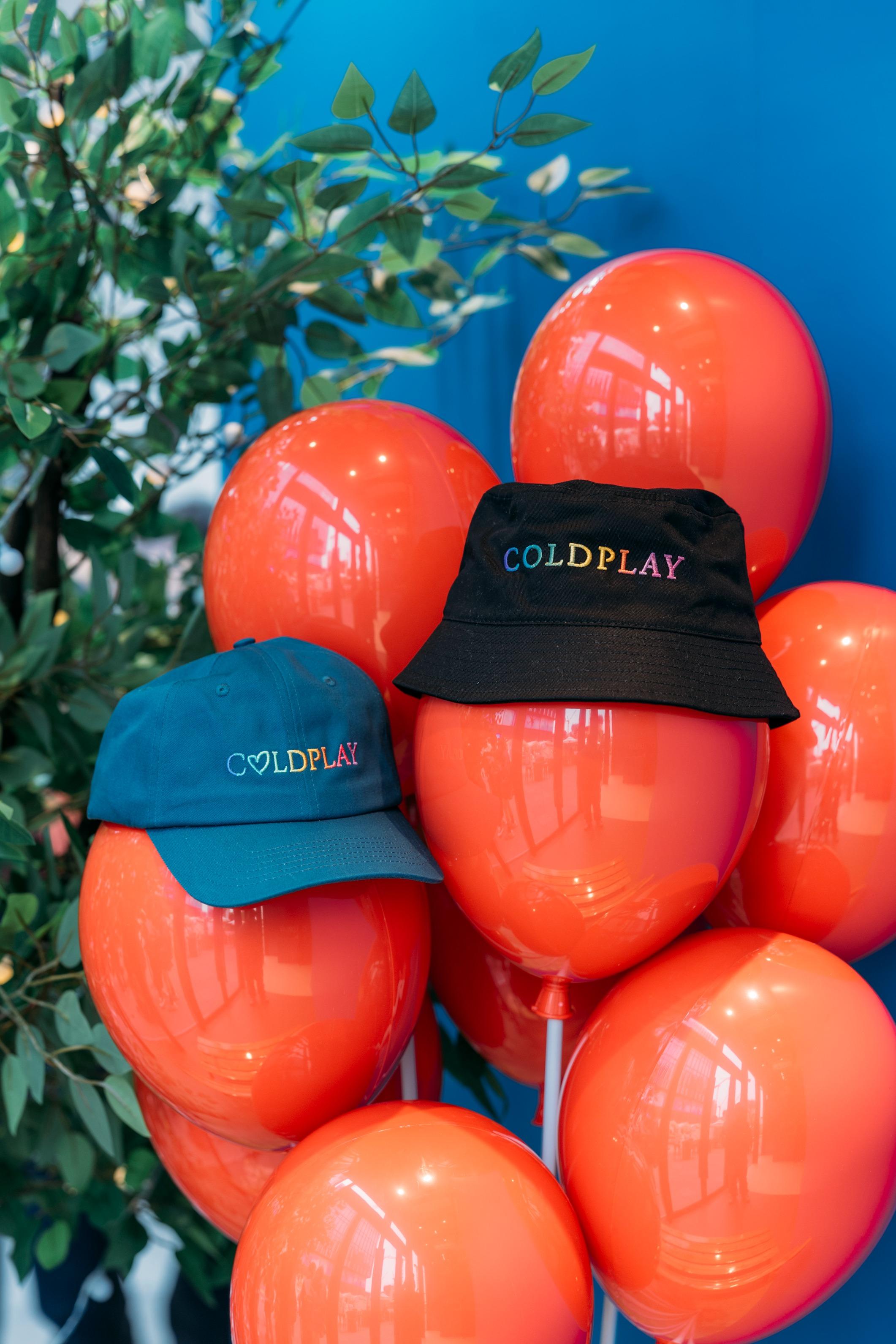 Coldplay Moon Music Pop-up at AIRSIDE帶來一系列巡演周邊商品。
