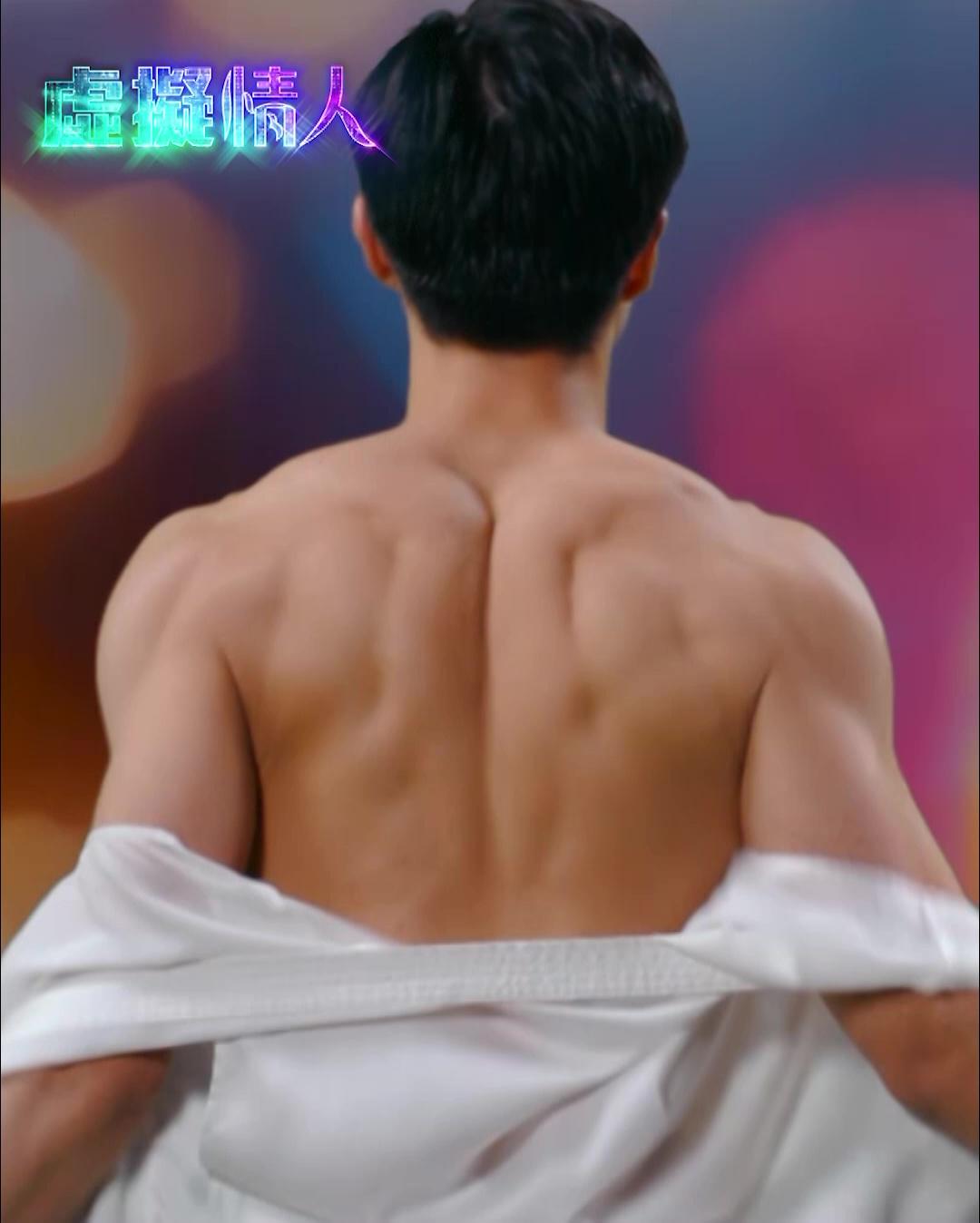 朱敏瀚拍畢《拳王》積極操肌。