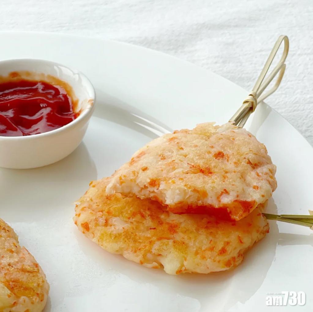 鮮蝦藕餅為要材料為蓮藕及蝦肉。