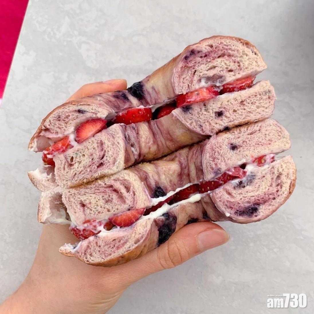 Donki的藍莓Bagel適合配上Cream Cheese一起食用。