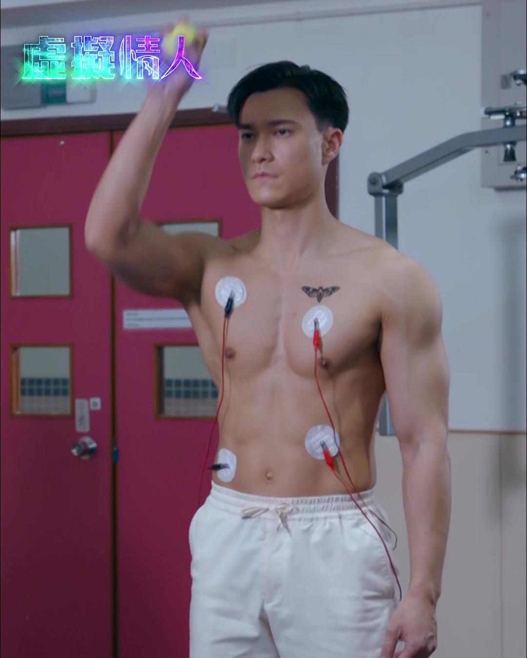 朱敏瀚拍畢《拳王》積極操肌。