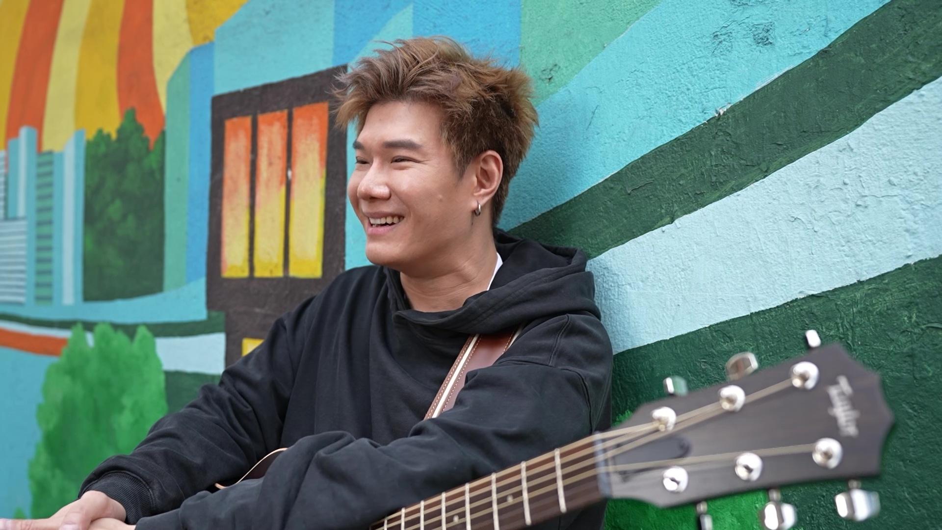 張與辰原來仲識畫玻璃彩繪,真的非常有才華。