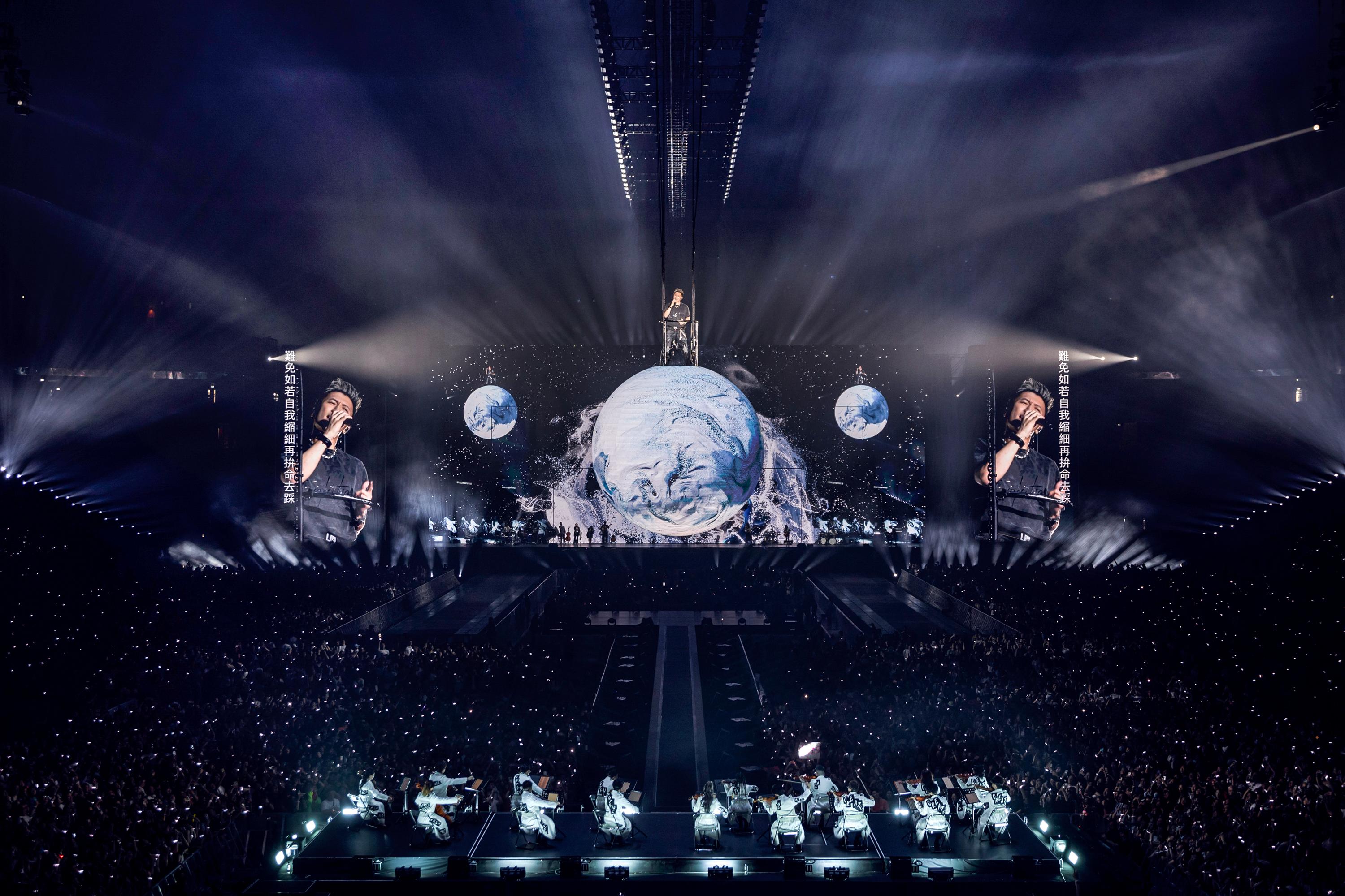 歌手謝霆鋒一連四日(24至27日)在啟德主場館舉行演唱會完滿結束(啟德體育園)