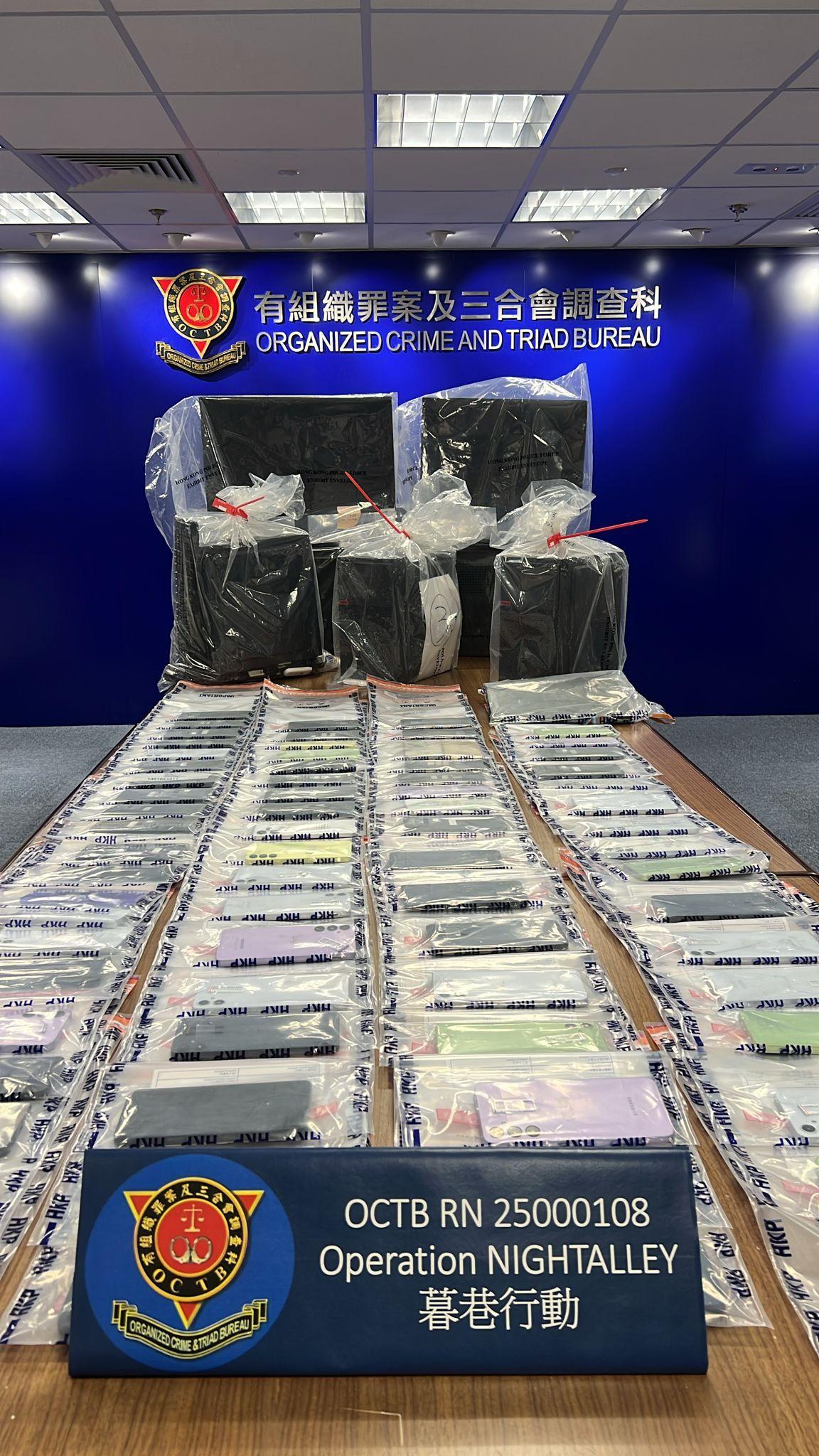 O記突擊搜查葵青區兩個工業大廈單位。(警方圖片)