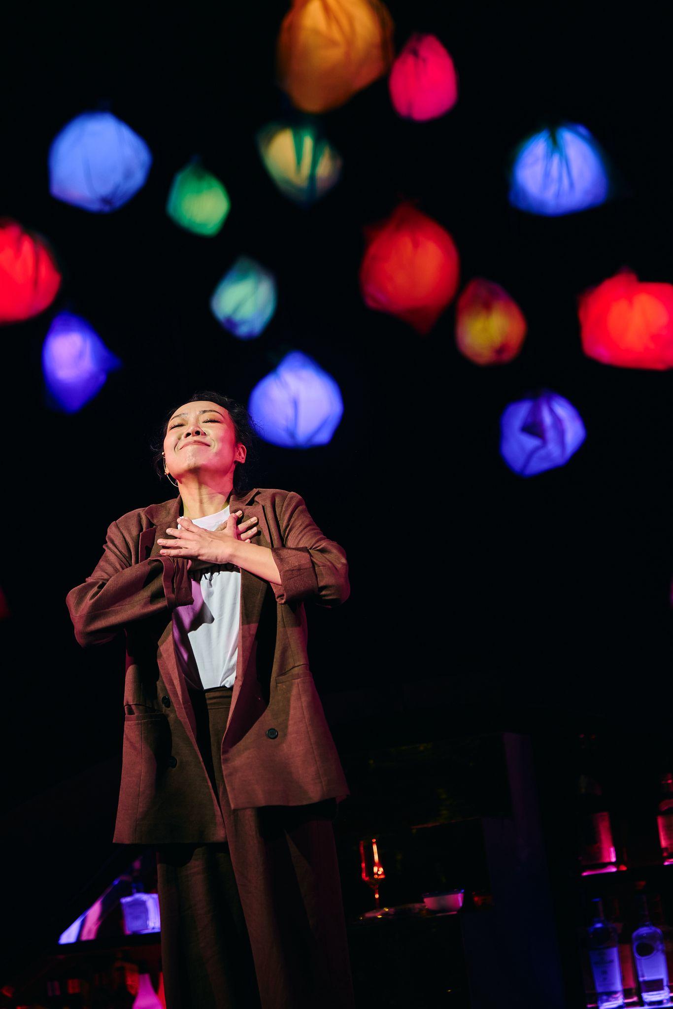 卓韻芝全新獨腳戲《我無醉》,赤裸演繹她那些醉酒鬧事的「迷醉」時刻。