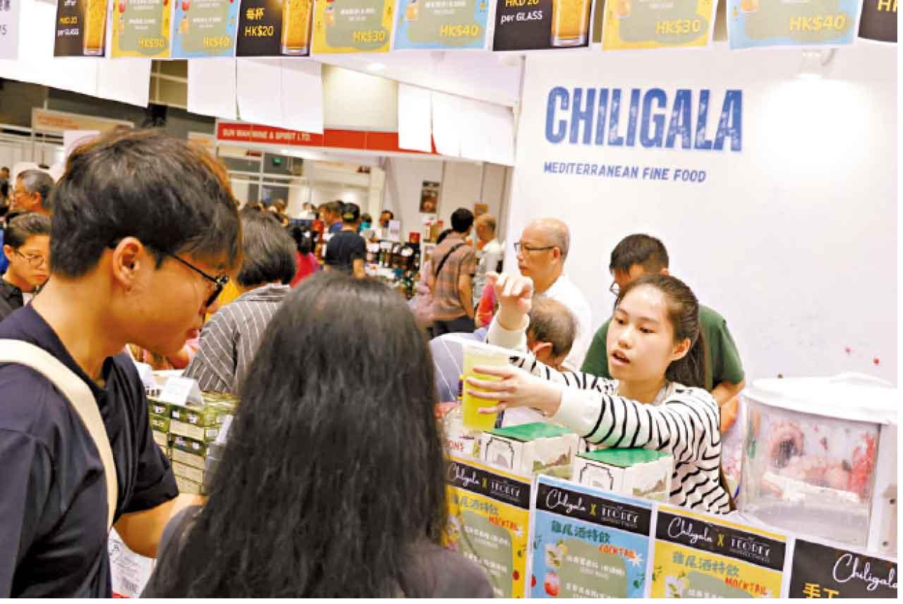 店員鄧小姐指部分貨品前日已售罄